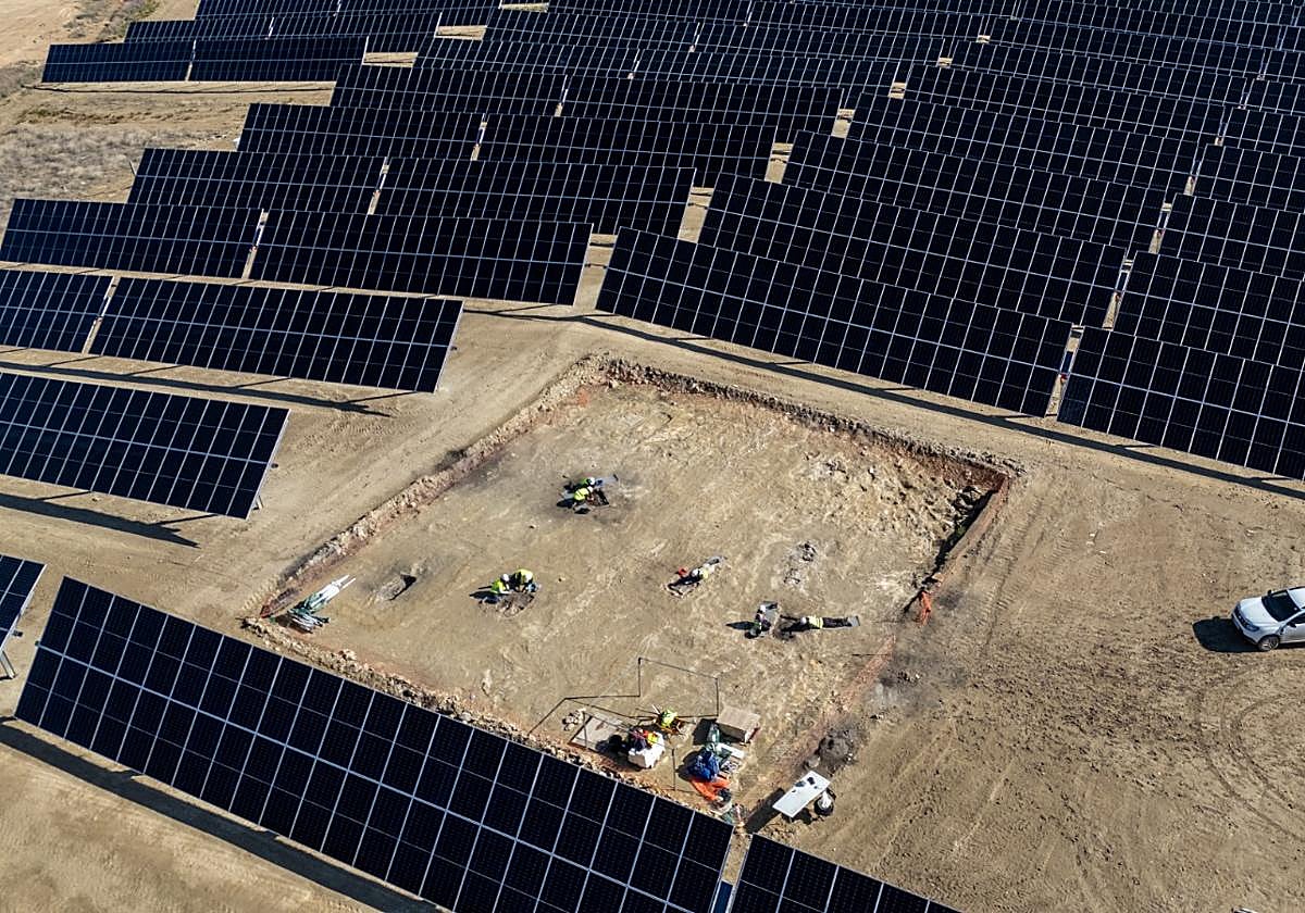 Las obras de una planta solar en Chimeneas descubren una necrópolis ibérica: «Es único en España»